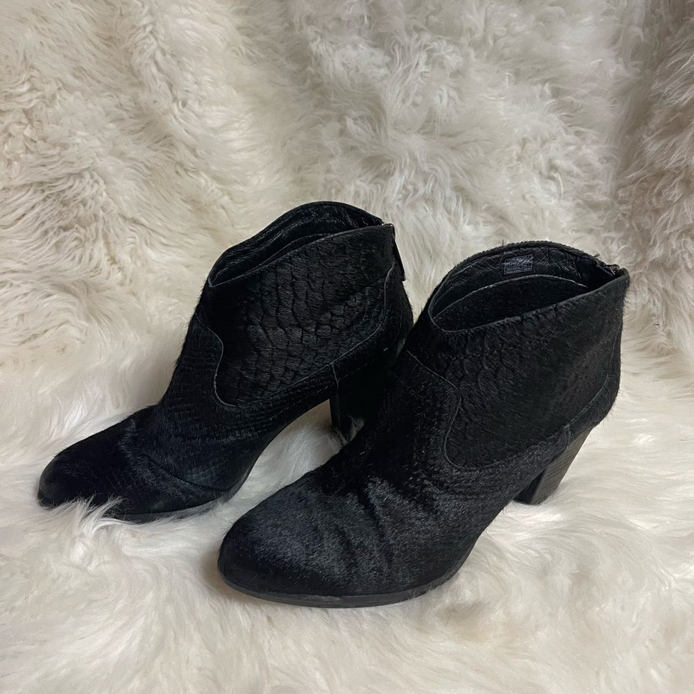Ugg leather calf hair black reptile print ankle heels boots back zipper size 8.5